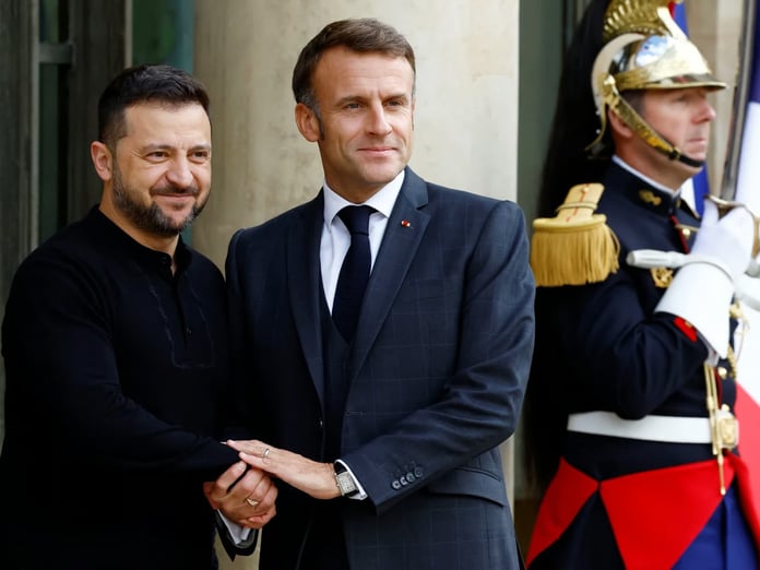 Volodimir Zelenskiy Paris'te Emmanuel Macron ile bir araya gelecek