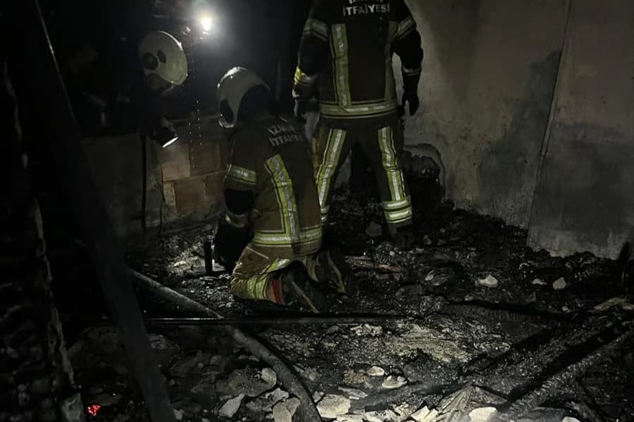 İzmir'in Konak ilçesinde çıkan ev yangınında 1,5 yaşındaki bebek hayatını kaybetti