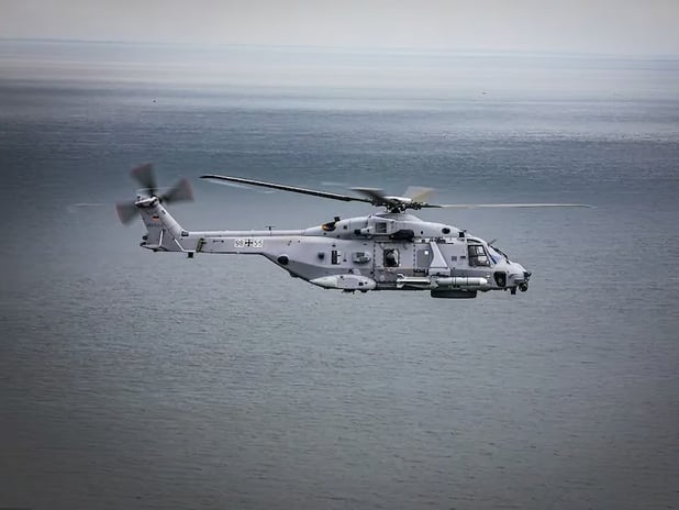 Alman Donanması ilk NH90 Sea Tiger helikopterini teslim aldı