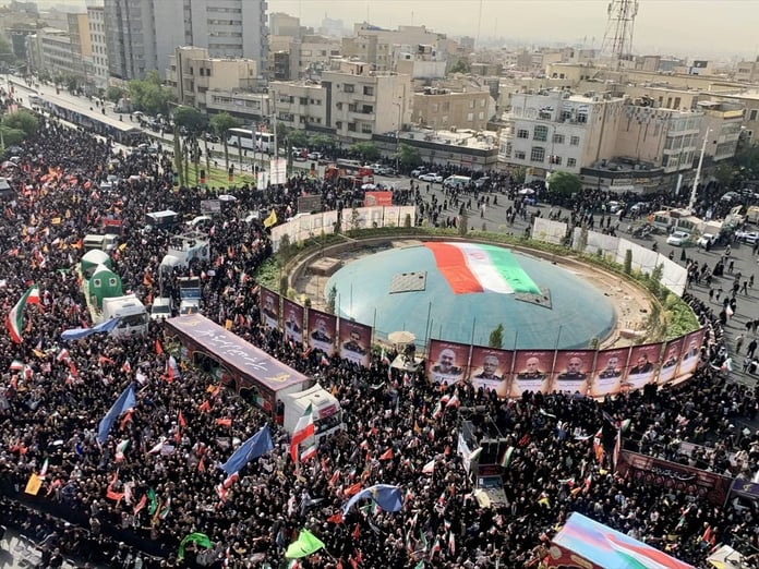 Tahran'da İsrail saldırılarında hayatını kaybeden yetkililer için cenaze töreni düzenlendi