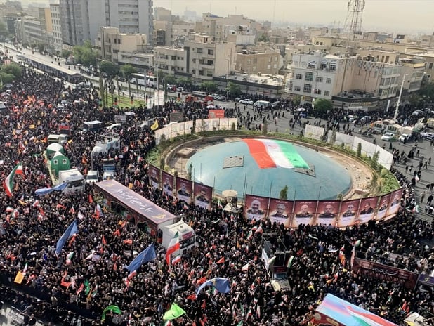 Tahran'da İsrail saldırılarında hayatını kaybeden yetkililer için cenaze töreni düzenlendi