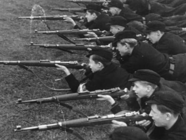 Hitler Gençliği Örgütü o çocuklara neler yaptı?