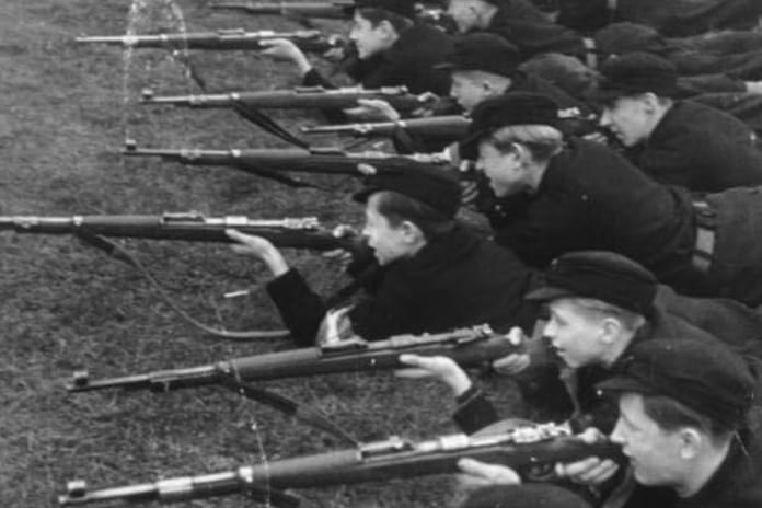 Hitler Gençliği Örgütü o çocuklara neler yaptı?