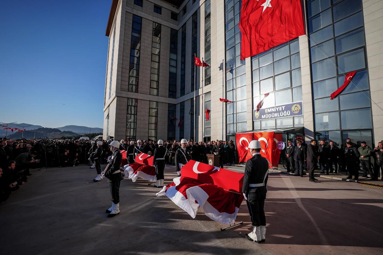 Şehitler son yolculuklarına uğurlandı: Gözyaşları sel oldu