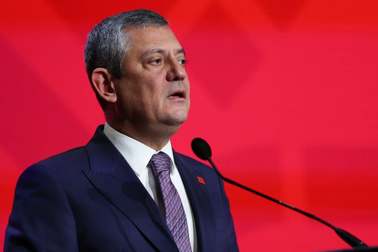 Özgür Özel Olağanüstü kurultay için harekete geçti 