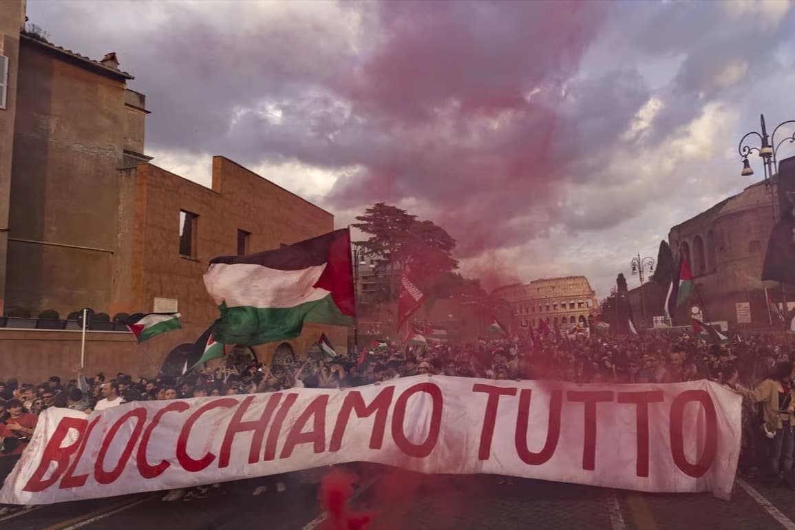 İtalya'da dev protesto: Binlerce kişi Sumud Filosu için sokakta
