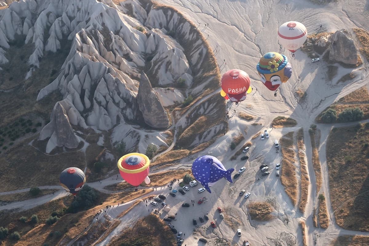 Balon festivali renkli anlara sahne oldu