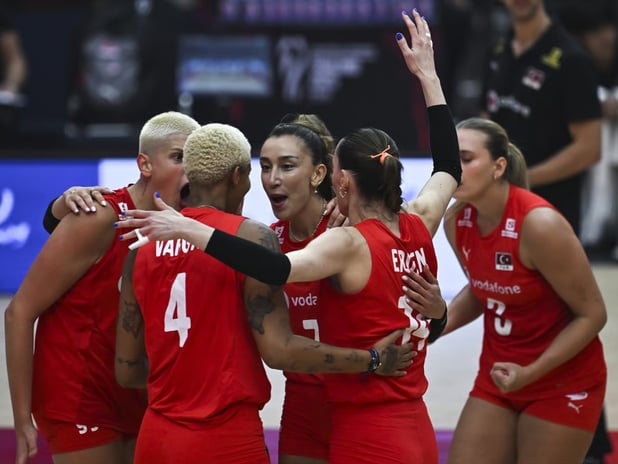 Filenin Sultanları'ndan bir ilk: Set kaybetmeme serisi sona erdi, tarihi yarı final bileti geldi