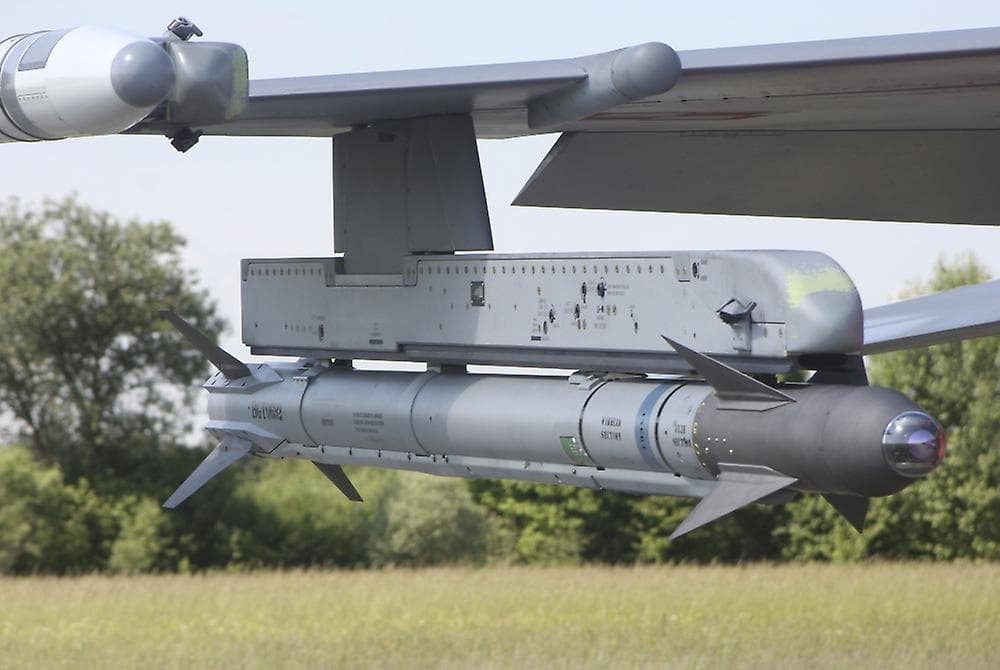 AIM-9X füzesi