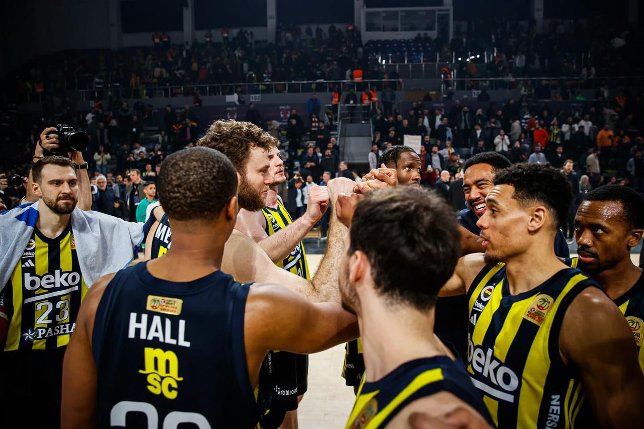 Fenerbahçe, Dubai deplasmanında galibiyet serisini sürdürmek istiyor