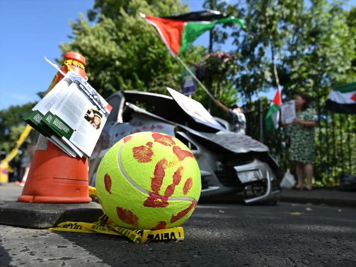 Wimbledon'da Filistin protestosu: Göstericiler, Barclays Bank'ı hedef alan eylem düzenledi