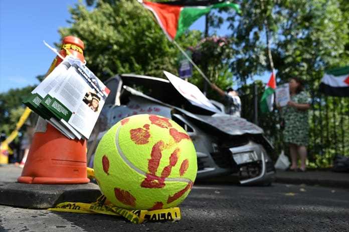 Wimbledon'da Filistin protestosu: Göstericiler, Barclays Bank'ı hedef alan eylem düzenledi