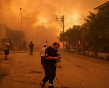 Orman yangını yerleşim birimlerine sıçradı: Havadan ve karadan müdahale ediliyor