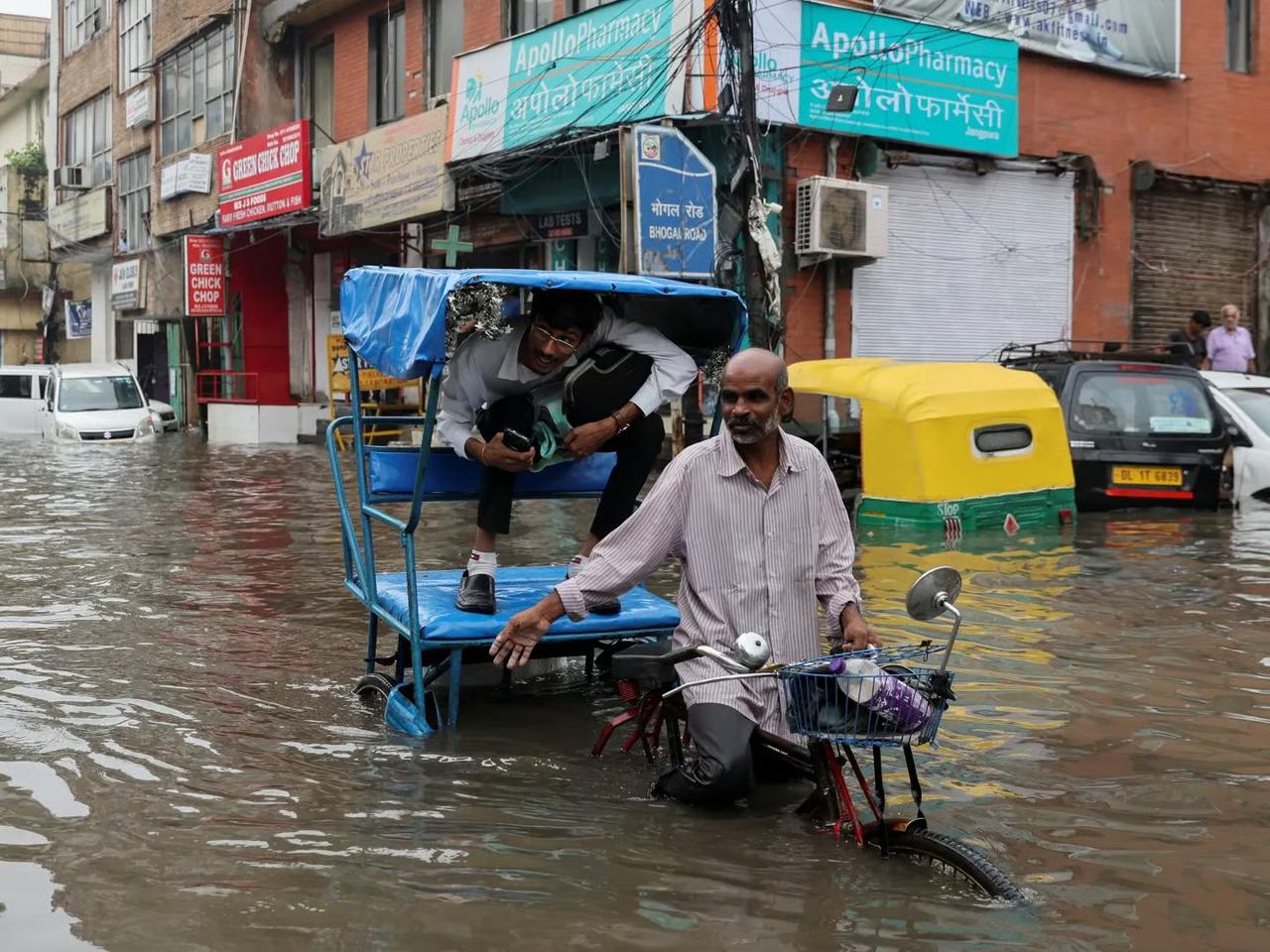 Hindistan'da muson felaketi: 16 ölü