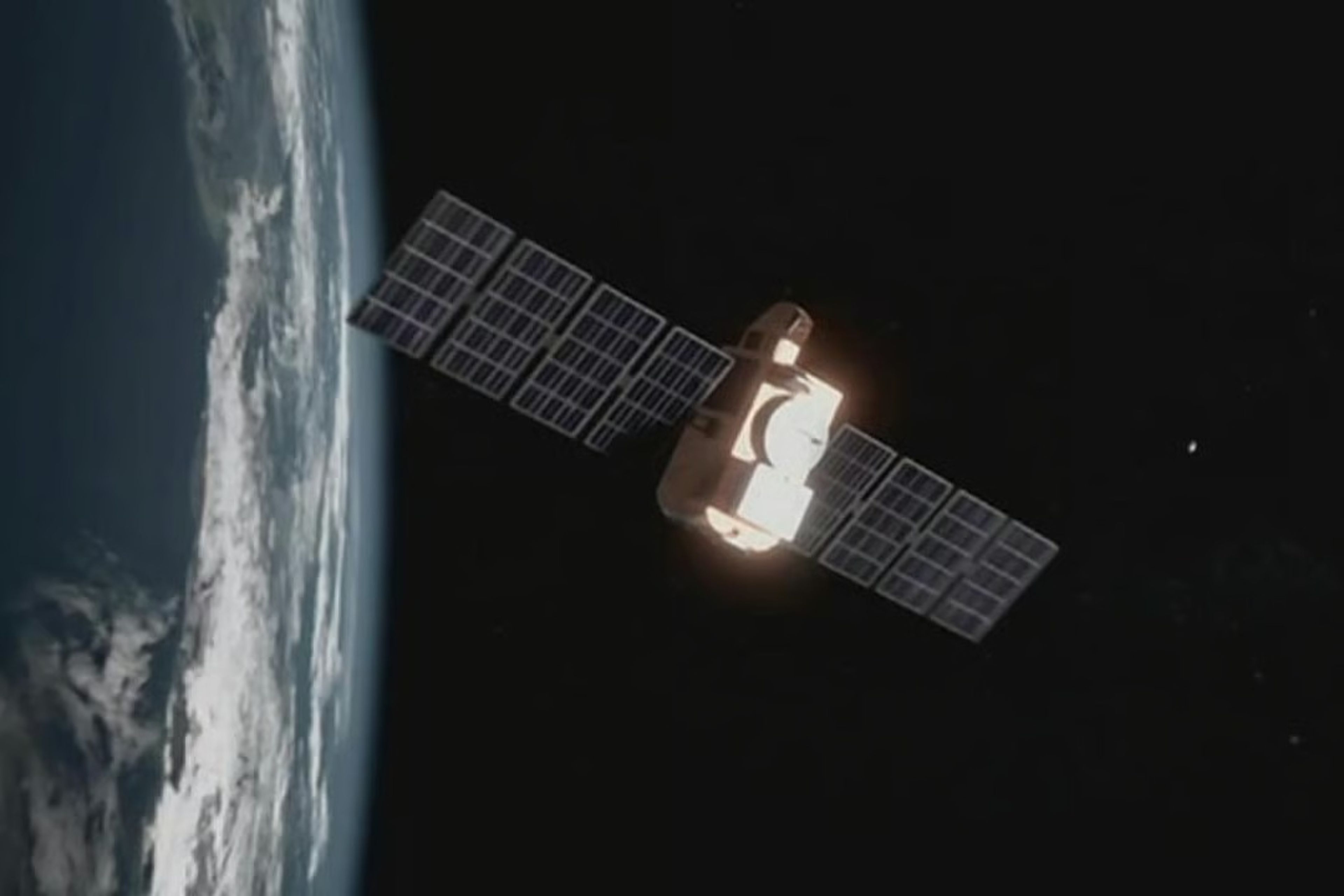 Uzayda patlama: Starlink uydusu yörüngede parçalandı