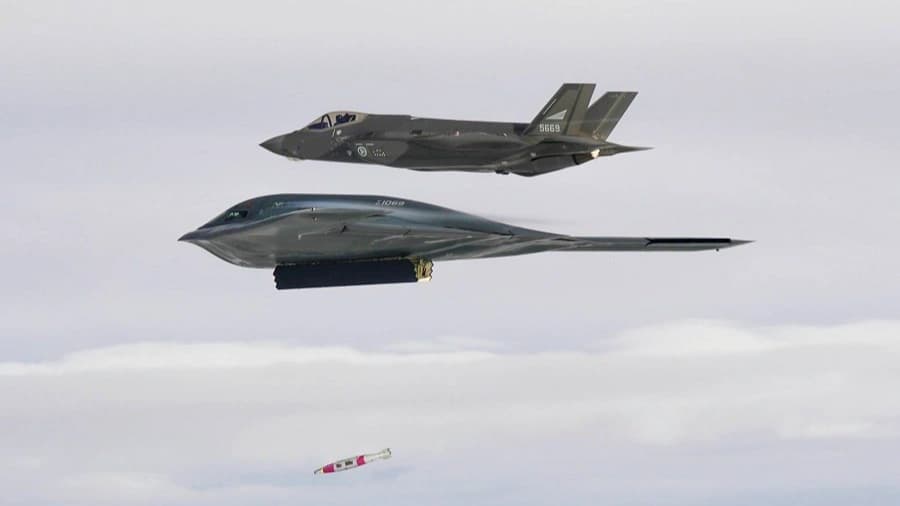 ABD, B-2 Spirit bombardıman uçaklarıyla gerçek mühimmatlı hassas vuruş eğitimi gerçekleştirdi
