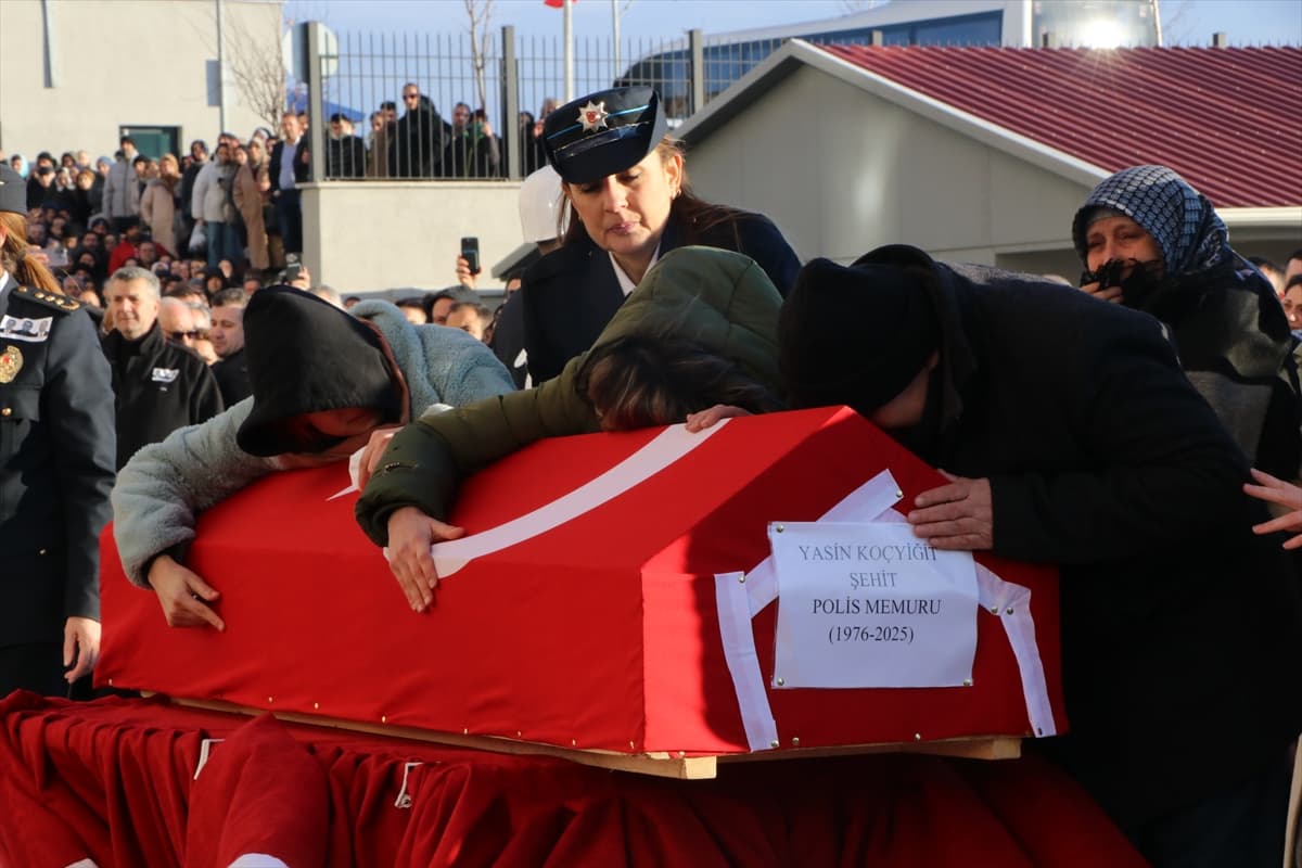 Türkiye şehitlerine ağlıyor: Yalova’da tören düzenlendi 
