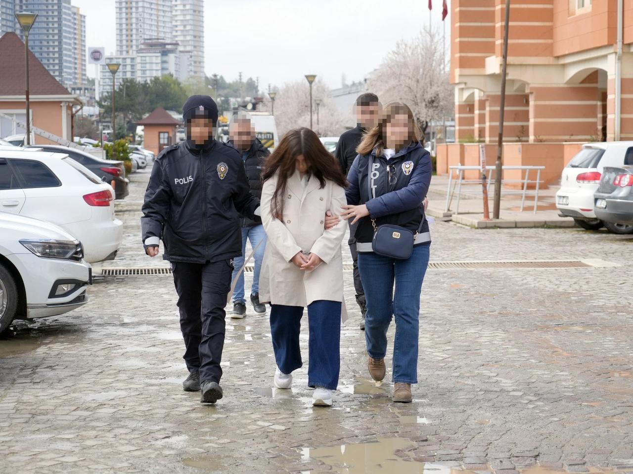 17 yaşındaki anne yeni doğan bebeğini çöpe attı