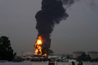 Iran Warns Gulf States to Evacuate Petrochemical Sites