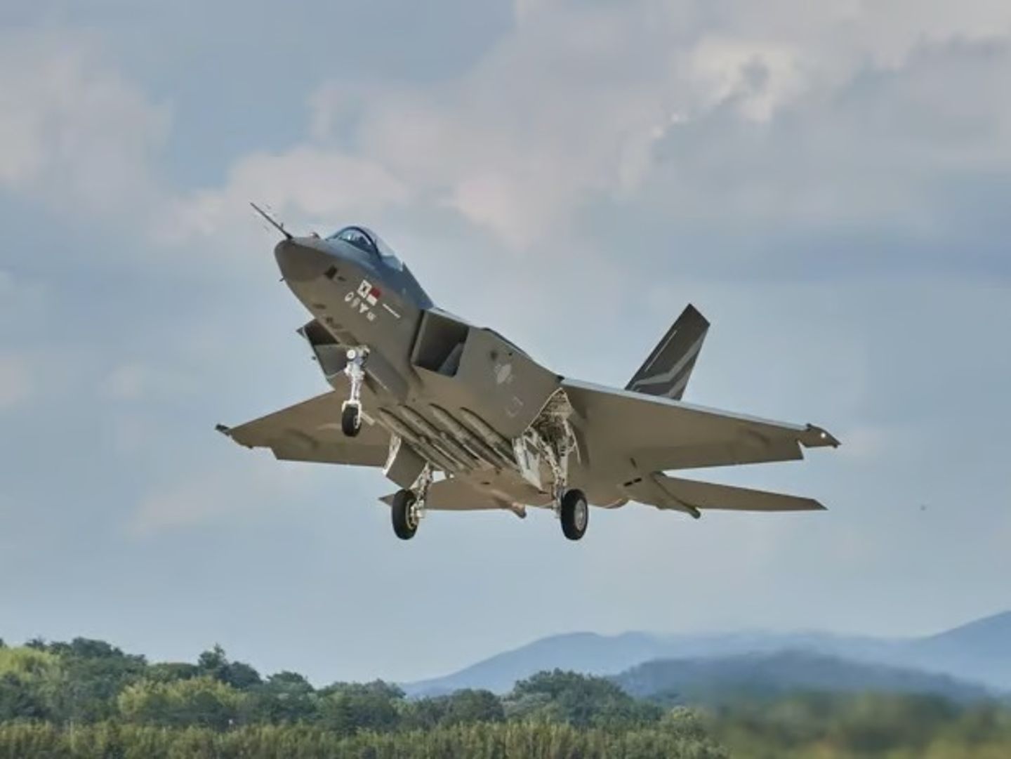 Filipinler, Güney Kore'nin KF-21 Boramae savaş uçakları için görüşmelere başladı