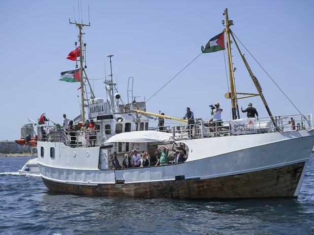İsrail Gazze'ye yardım taşıyan Hanzala gemisine el koydu