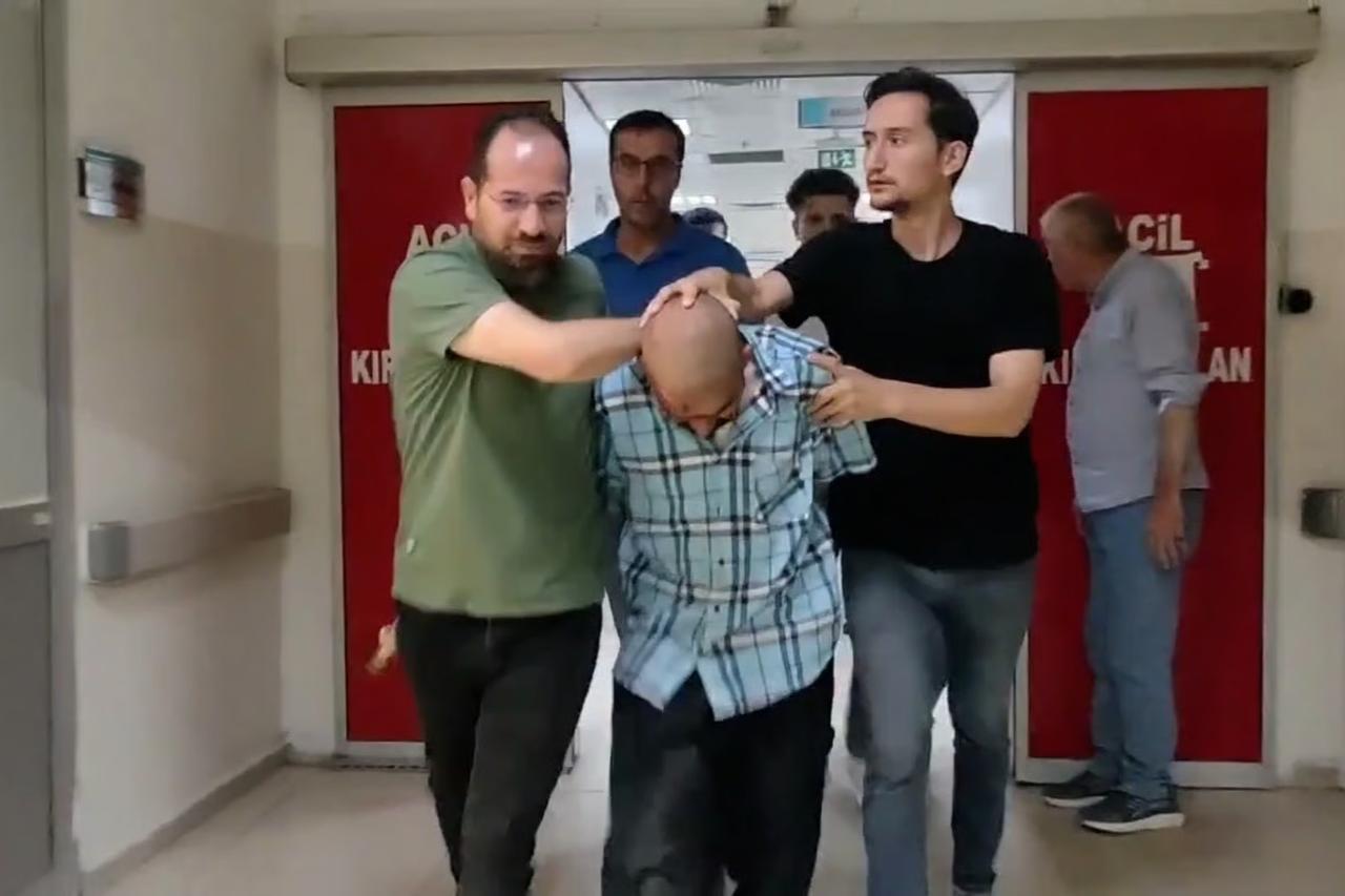 Kimlik soran bekçiyi kalbine yakın bir noktadan bıçakladı
