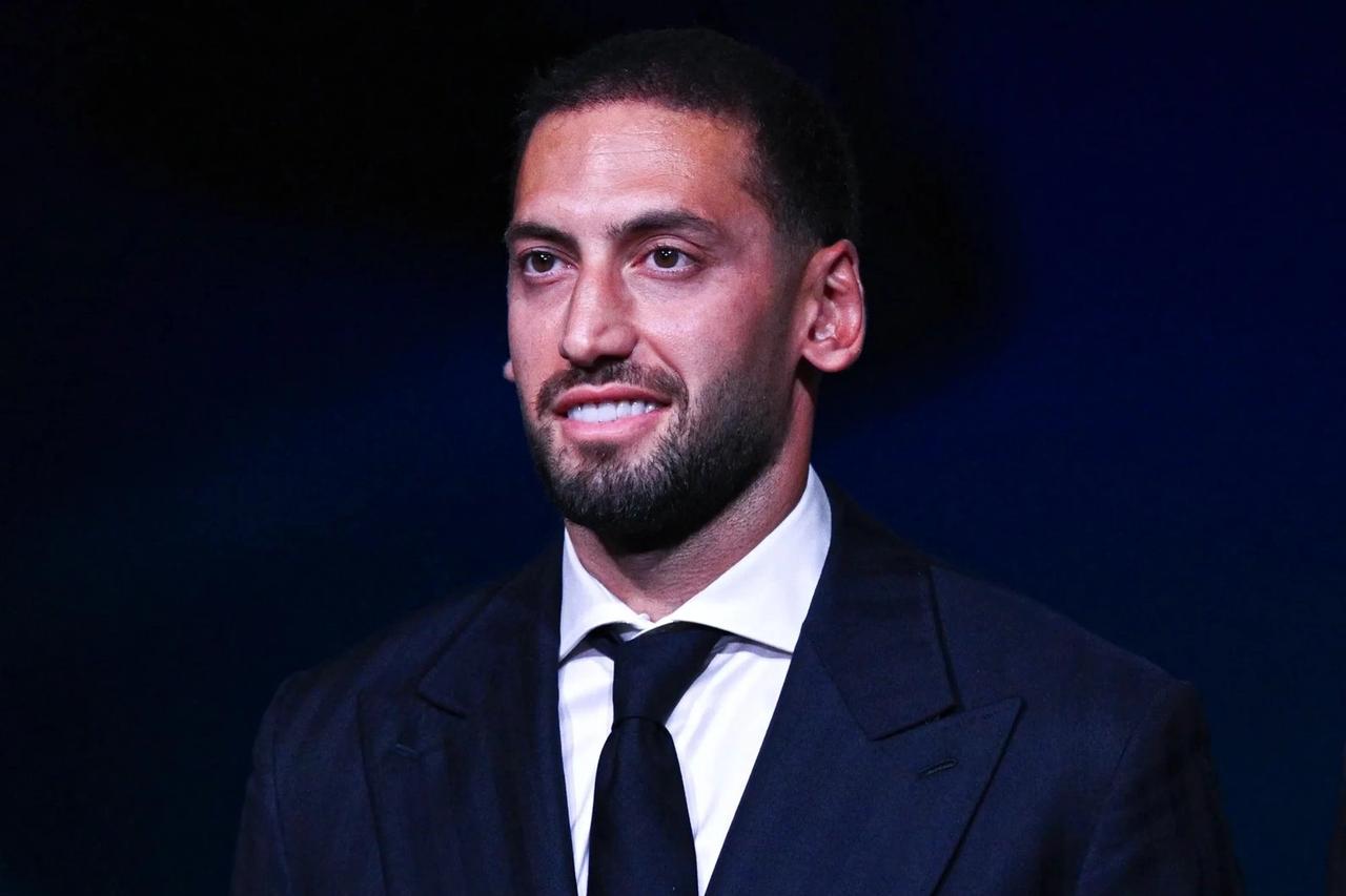 Hakan Çalhanoğlu Serie A'da yılın takımına seçildi