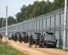 Belarus Polonya'nın sınırını kapatmasına tepki gösterdi