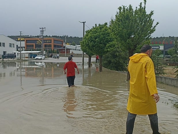Tosya OSB'de üretim durdu: Sağanak hayatı olumsuz etkiledi