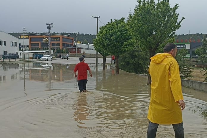 Tosya OSB'de üretim durdu: Sağanak hayatı olumsuz etkiledi