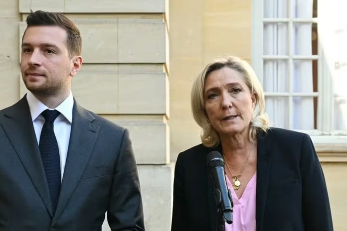 Yolsuzluktan hüküm giyen Le Pen'in partisine polis baskını