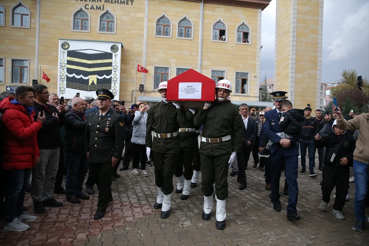 Türkiye için en acı günlerden biri: Şehitler son yolculuğuna uğurlandı