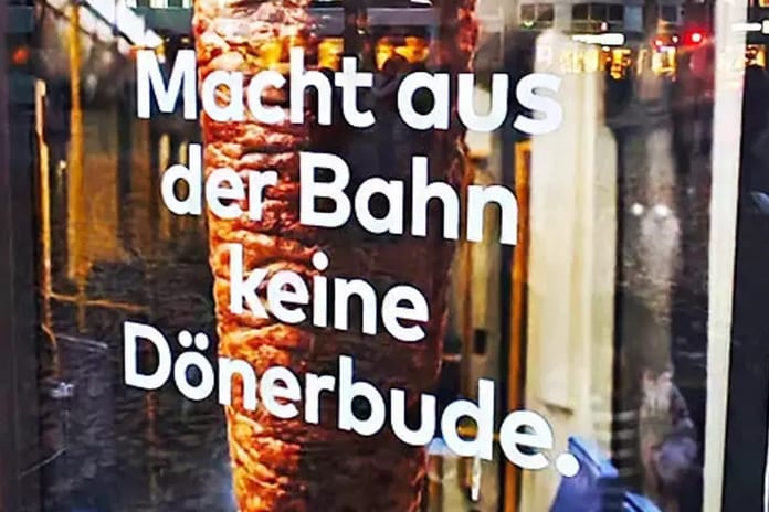 Köln'de skandal kampanya: Döner afişiyle Türklere hakaret ettiler