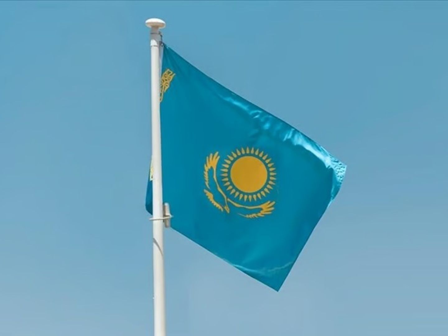 Kazakistan Parlamentosu LGBT propagandasını yasakladı