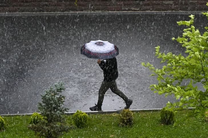 Meteorolojiden birçok bölge için gök gürültülü sağanak yağış uyarısı