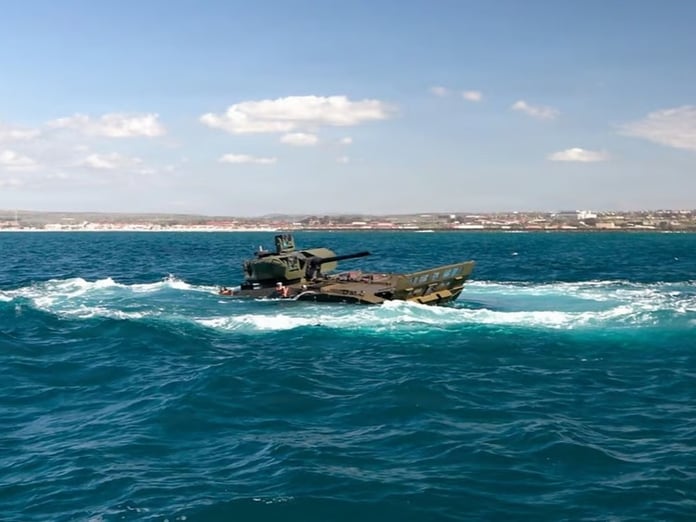 ABD Deniz Piyadeleri’nin yeni nesil ARV keşif aracı ilk yüzme testini tamamladı