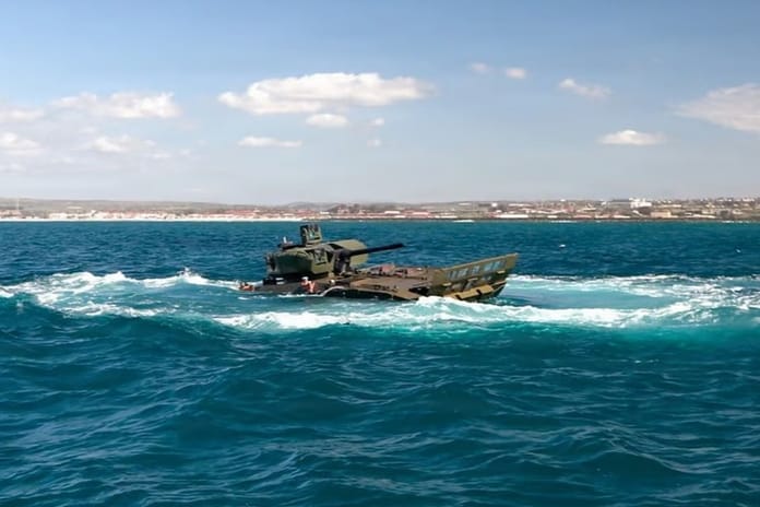 ABD Deniz Piyadeleri’nin yeni nesil ARV keşif aracı ilk yüzme testini tamamladı