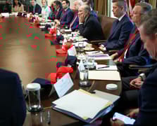 Trump eski danışmanının iletişim uygulaması hacklendi: Onlarca yetkiliye ait veriler sızdı