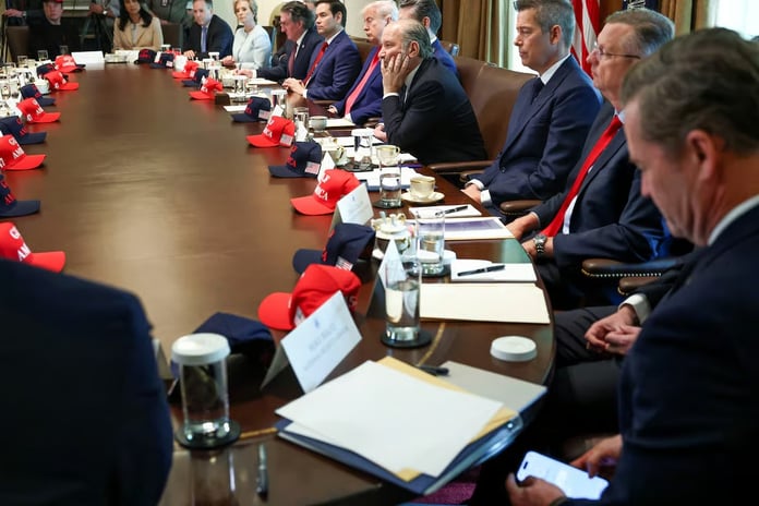 Trump eski danışmanının iletişim uygulaması hacklendi: Onlarca yetkiliye ait veriler sızdı