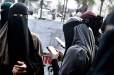 İspanya'da Kongre aşırı sağcı Vox'un burka ve peçe yasağı teklifini reddetti