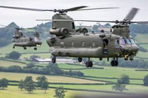 Birleşik Krallık Boeing UK ile Apache ve Chinook için 879 milyon sterlinlik anlaşma imzaladı