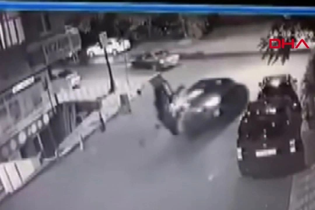 Üsküdar'da kaza: Motokurye ağır yaralandı