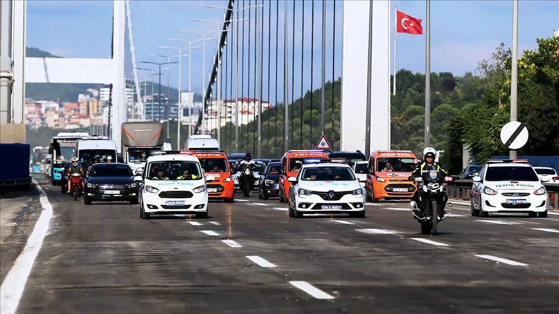 İstanbul'da yola çıkacaklar dikkat: FSM Köprüsü ve ana yollar trafiğe kapatıldı!