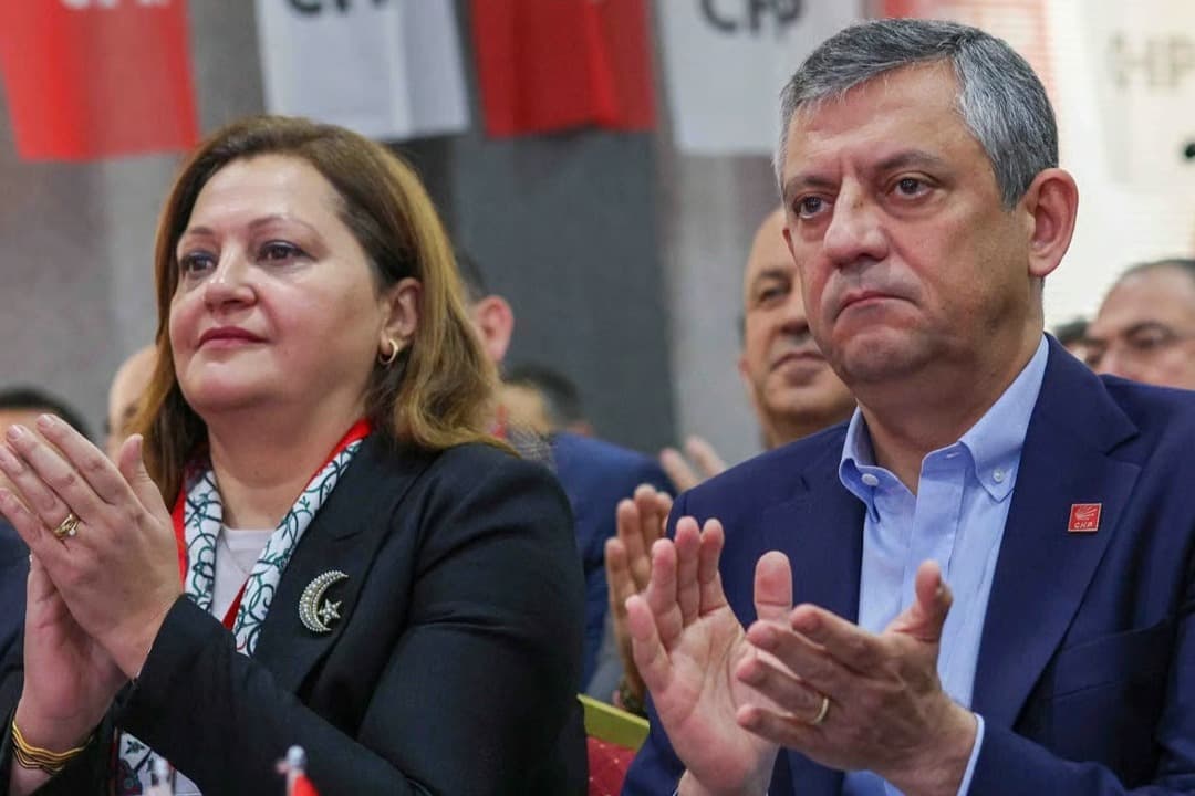AK Partiye geçen Burcu Köksal'ın Özgür Özel açıklamaları gündem oldu! "Geceleri ne yazacağı belli olmuyordu"