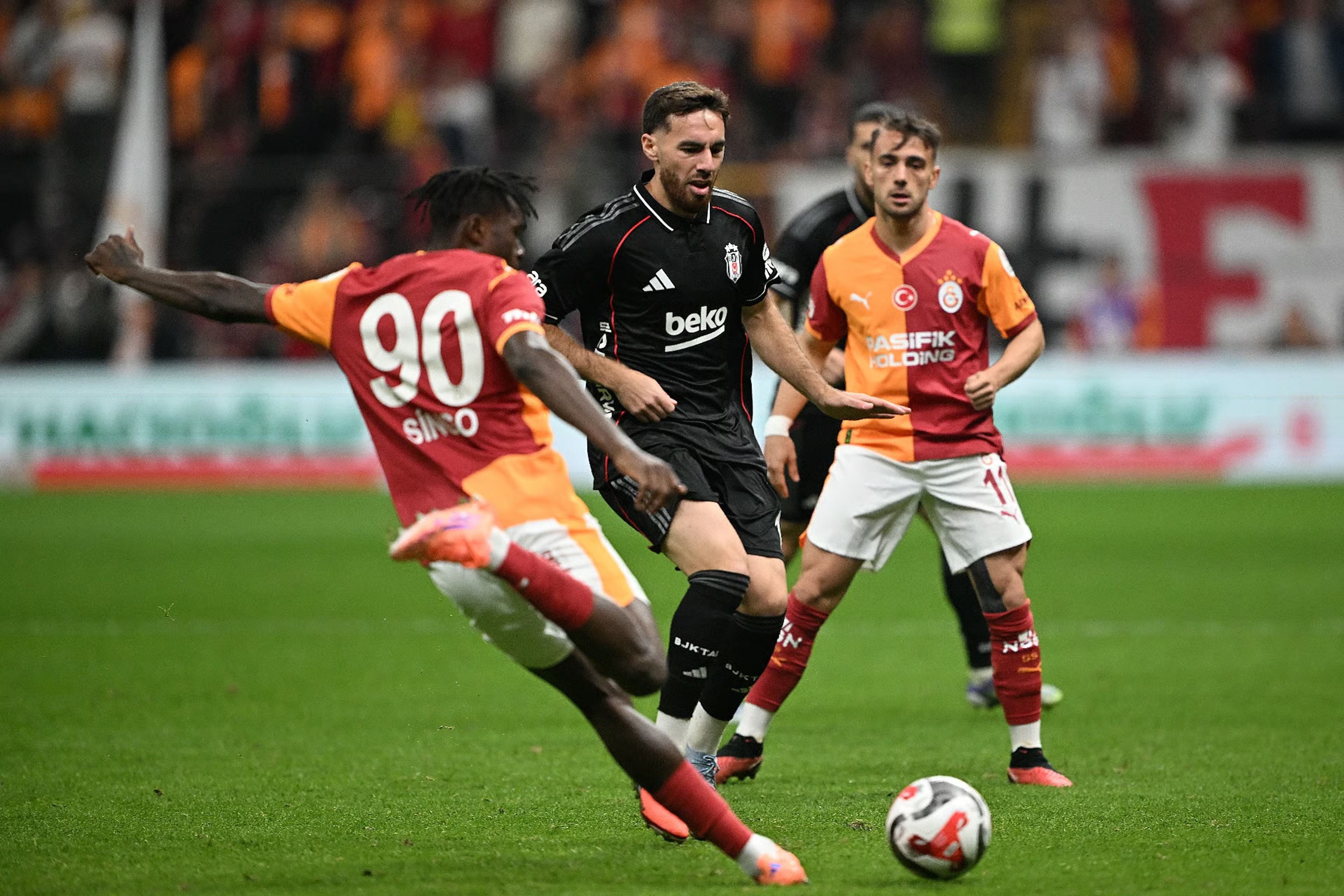 Derbi öncesi hücum hattı analizi: Beşiktaş'ta kanat, Galatasaray'da forvet gücü