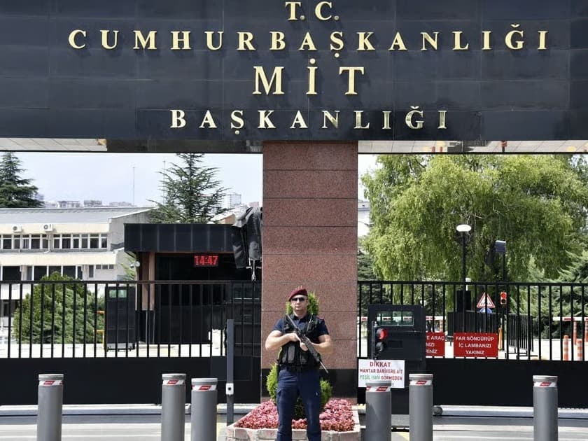 Berlin'de "MİT" alarmı