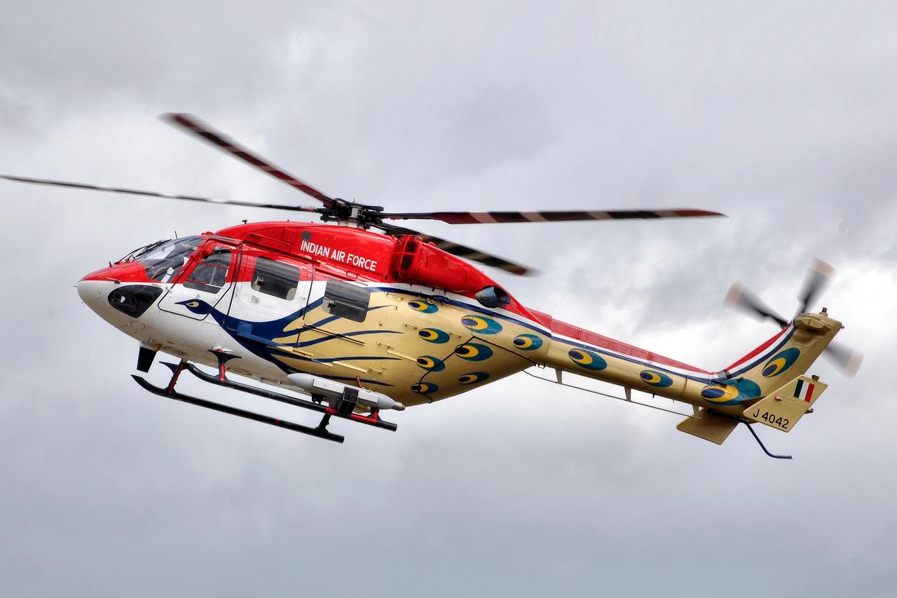 Hindistan'ın askeri helikopterleri karada takılı kaldı