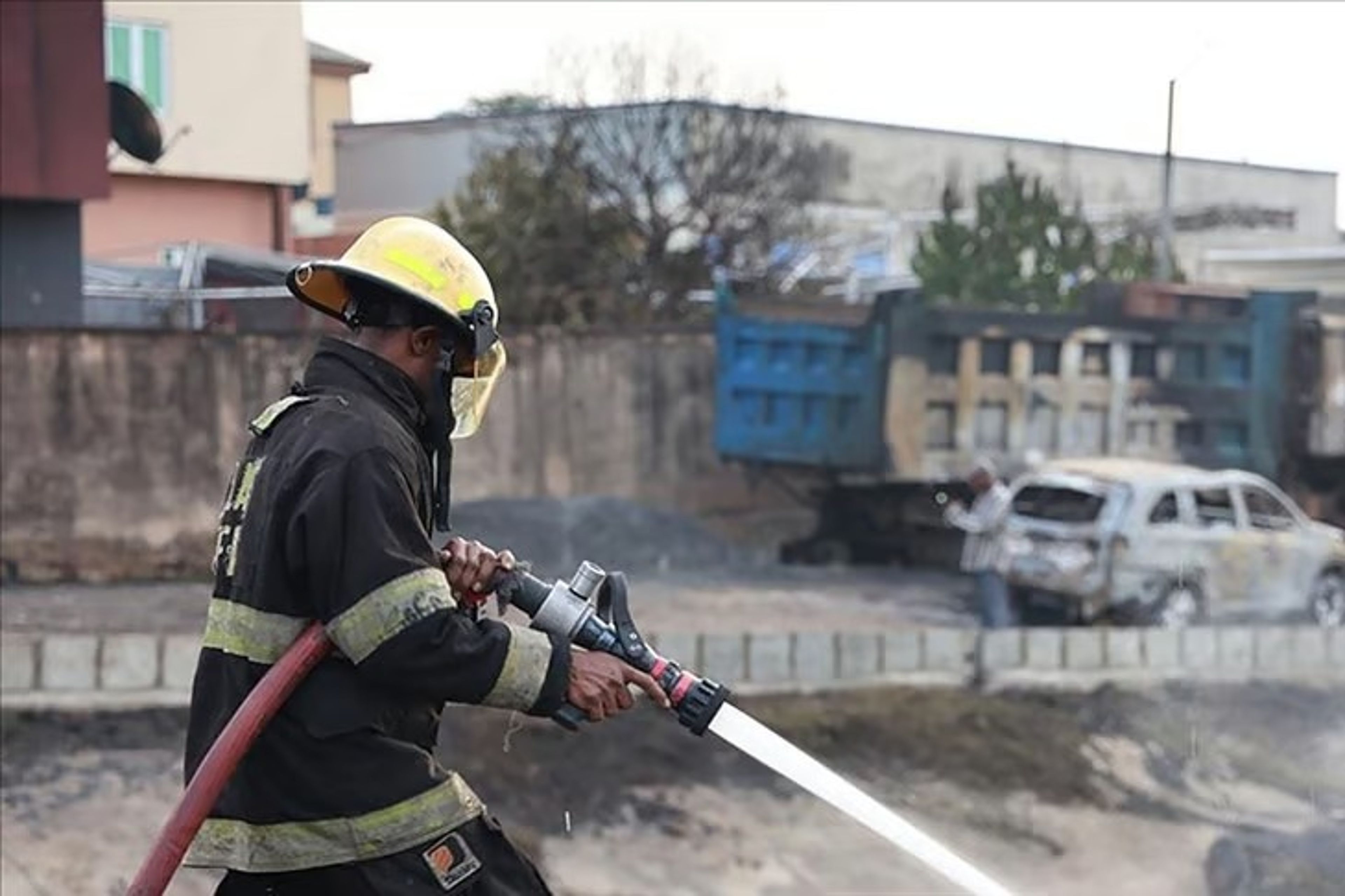 Nijerya’da 25 katlı binada çıkan yangında 5 kişi hayatını kaybetti