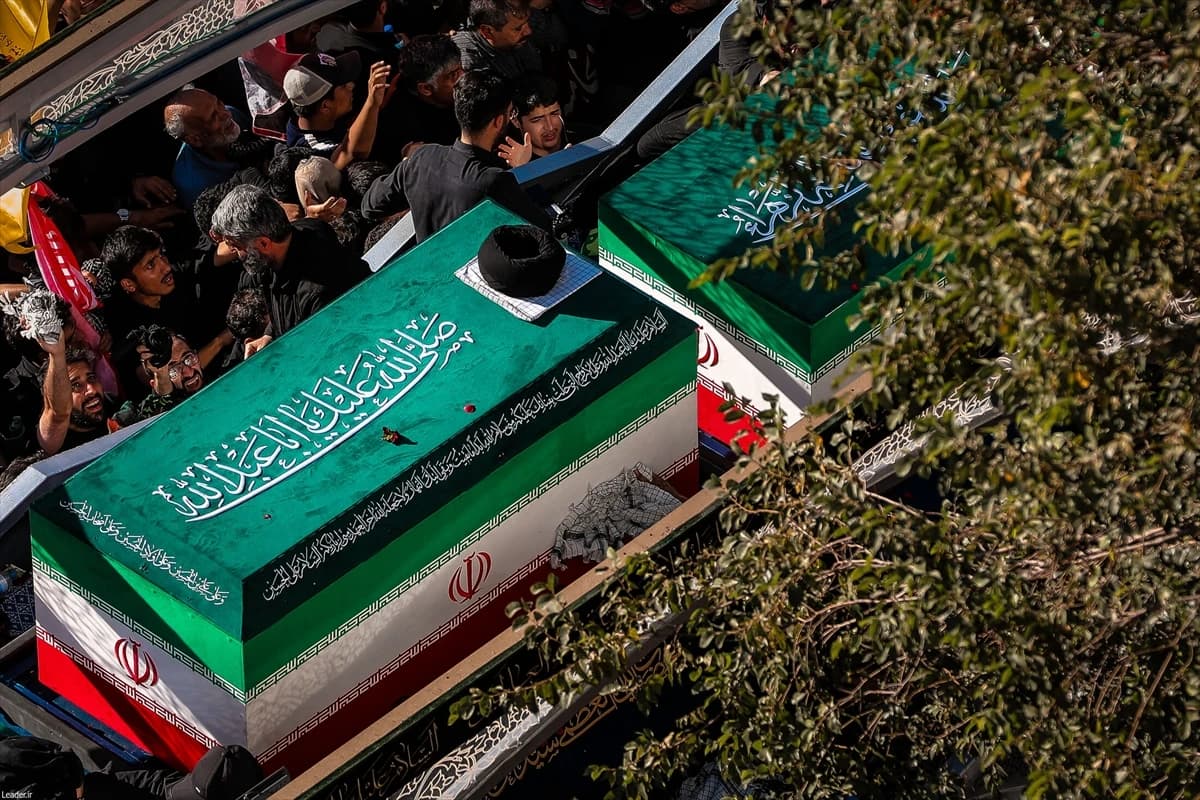 ABD ve İsrail'in saldırılarında öldürülen Hamaney defnedildi