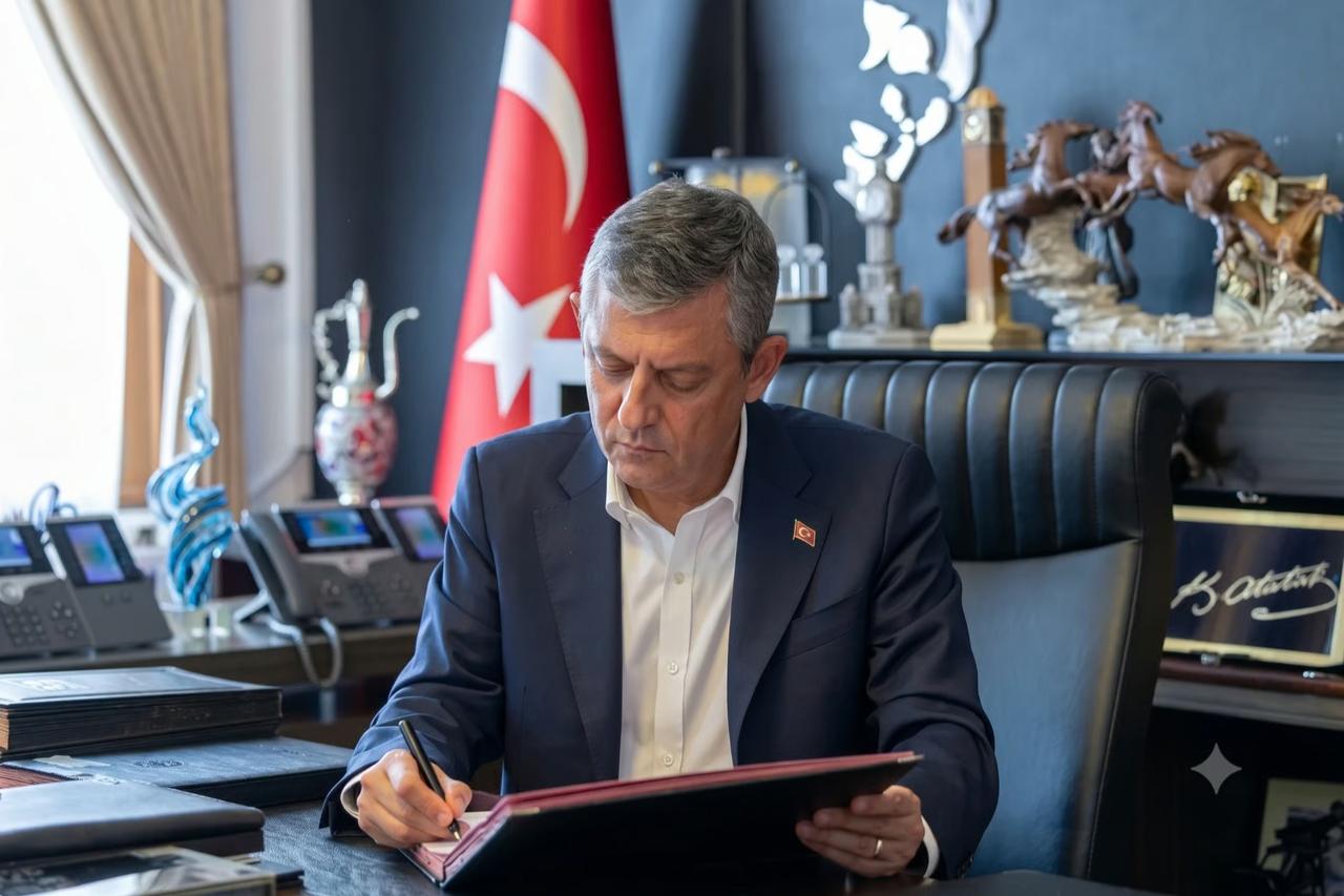 Özgür Özel CHP'den istifa etti 